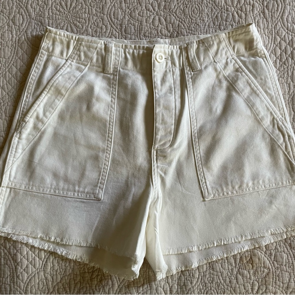 GAP Women's Cream Shorts